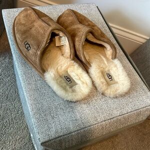 Men’s Ugg slippers size 10